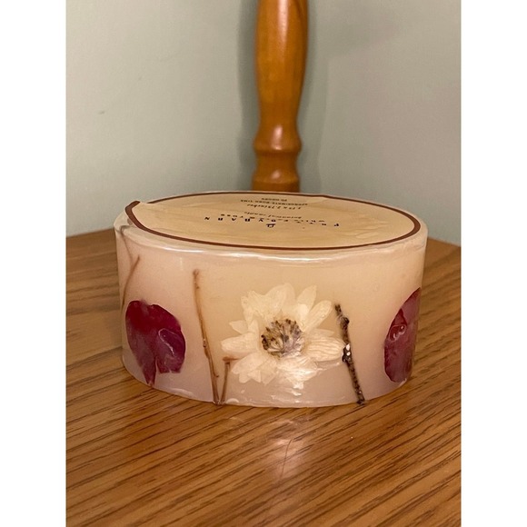 Pottery Barn White Vesta & Rose Botanical Pillar Candle Dried Flowers 20 Hours - Picture 2 of 3